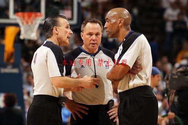 NBA裁判现在有些抢戏啊！动不动就驱逐球员，比赛全被打乱了-第1张图片