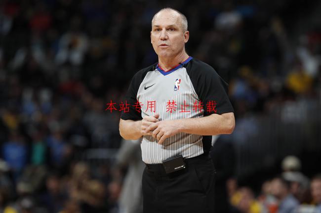 NBA裁判现在有些抢戏啊！动不动就驱逐球员，比赛全被打乱了-第2张图片